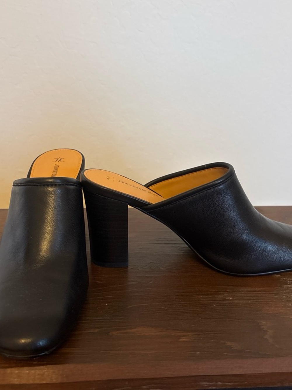Johnston & Murphy Charolette Mules